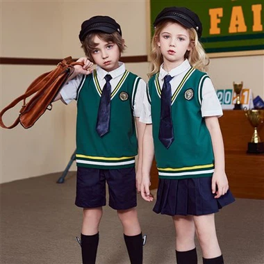 Uniforme escolar de verano de cuatro piezas con logotipo personalizado